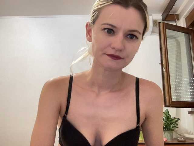 OnikaLove live cam on BongaCams