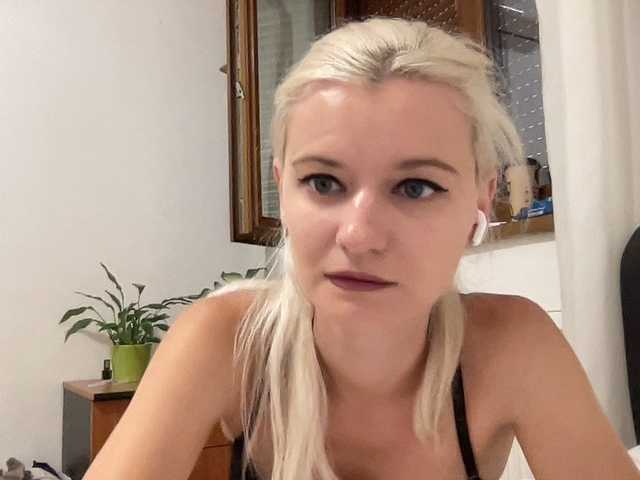 OnikaLove live cam on BongaCams