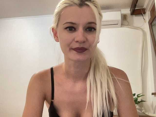 OnikaLove live cam
