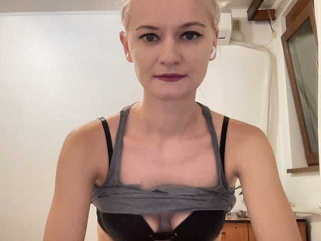 OnikaLove live webcam show