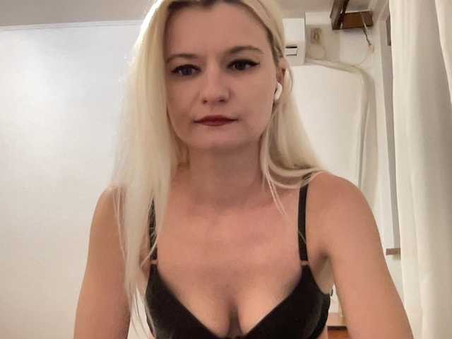 OnikaLove webcam