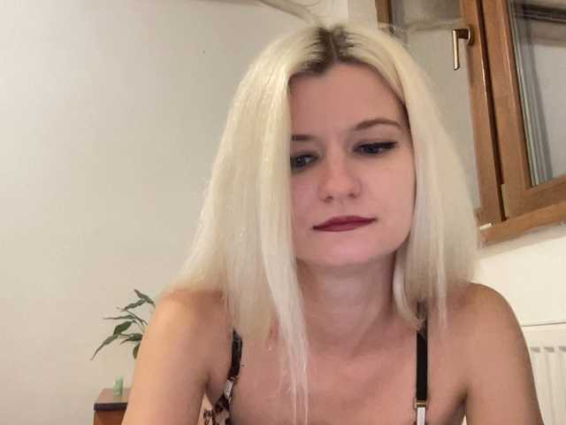 OnikaLove live cam preview