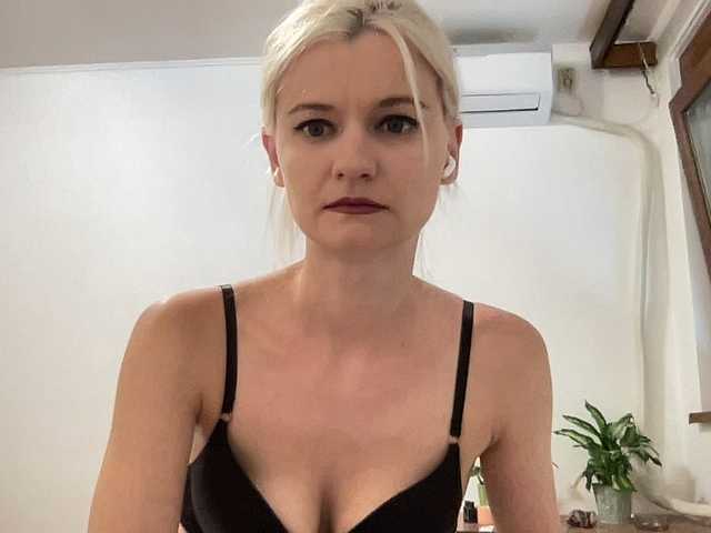 OnikaLove live cam on BongaCams