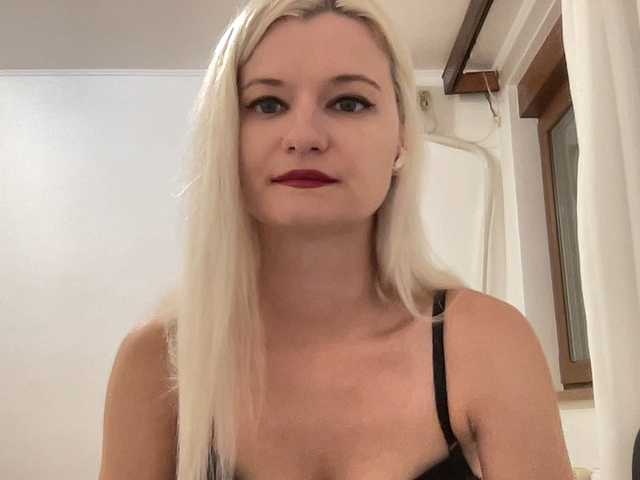 OnikaLove live cam on BongaCams