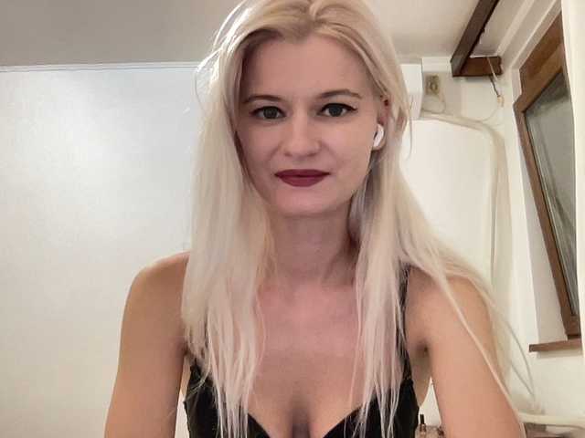 OnikaLove live webcam show