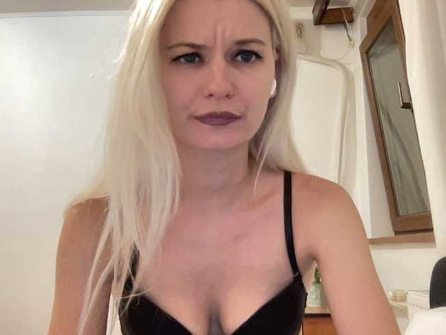 OnikaLove live cam preview
