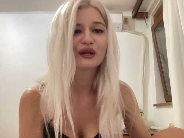 OnikaLove live webcam show