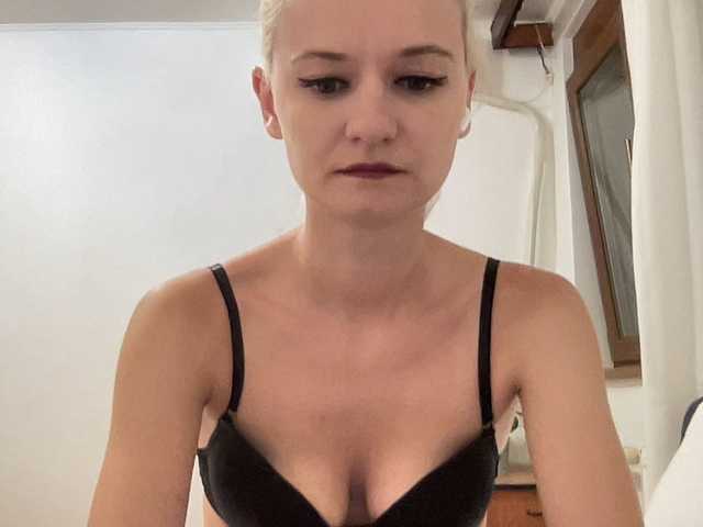OnikaLove live cam preview