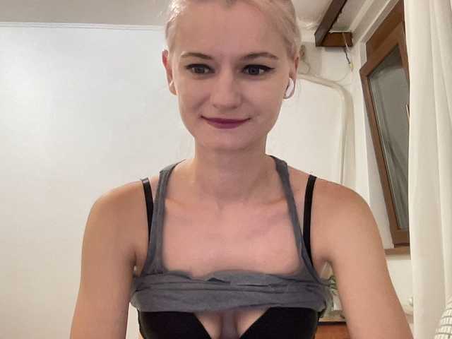 OnikaLove live webcam show