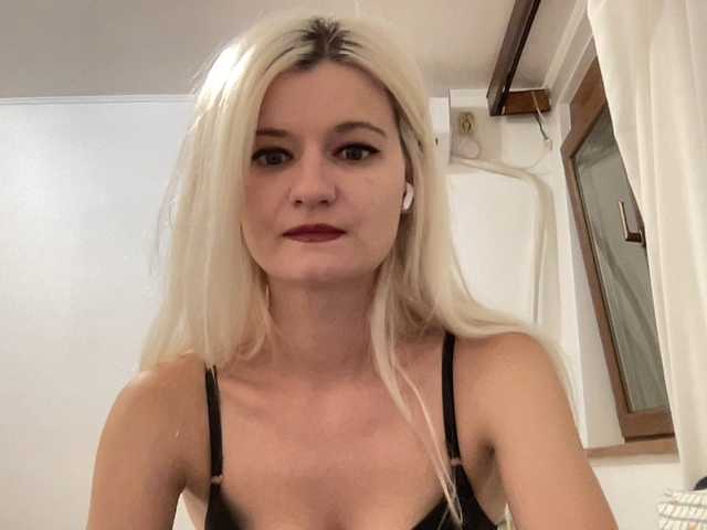 OnikaLove live cam on BongaCams