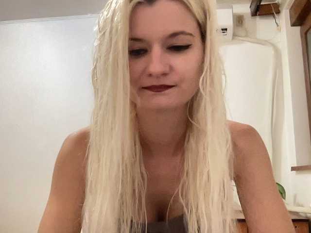 OnikaLove live cam preview