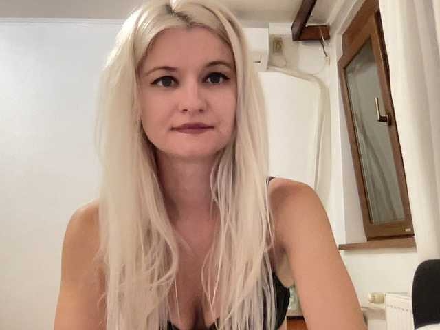 OnikaLove live cam preview
