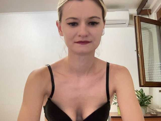 OnikaLove live webcam show