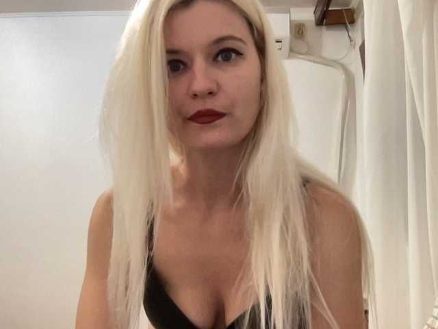OnikaLove live cam preview