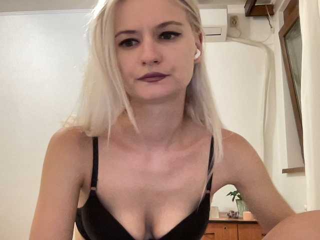 OnikaLove live webcam show