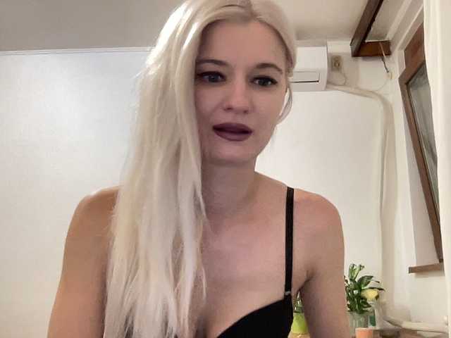 OnikaLove live webcam show