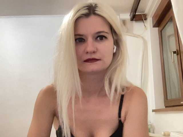 OnikaLove live cam preview