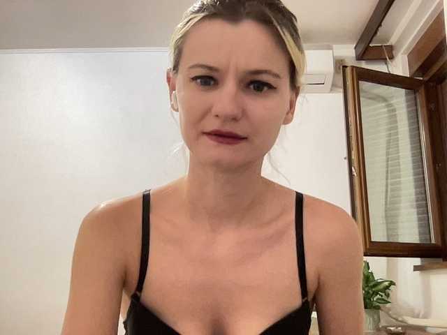 OnikaLove live cam on BongaCams