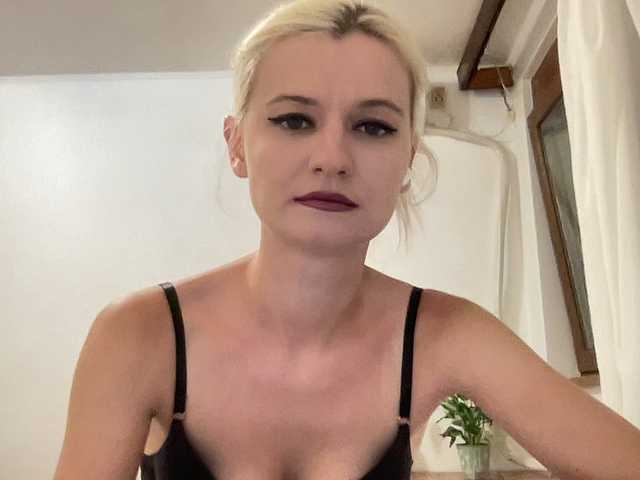 OnikaLove live cam on BongaCams