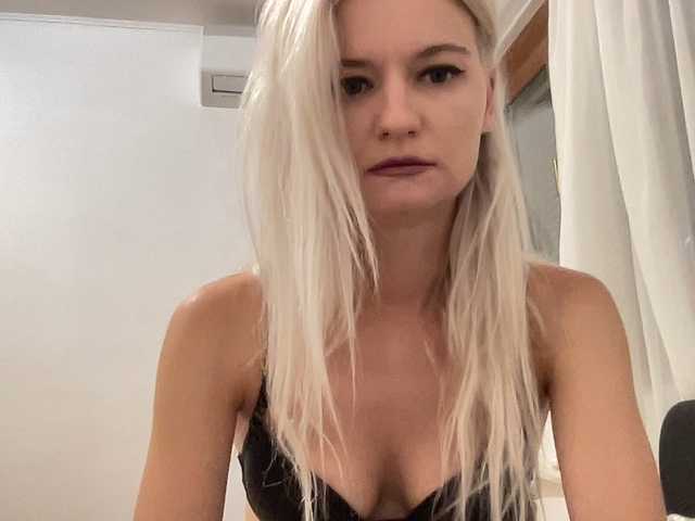 OnikaLove live webcam show