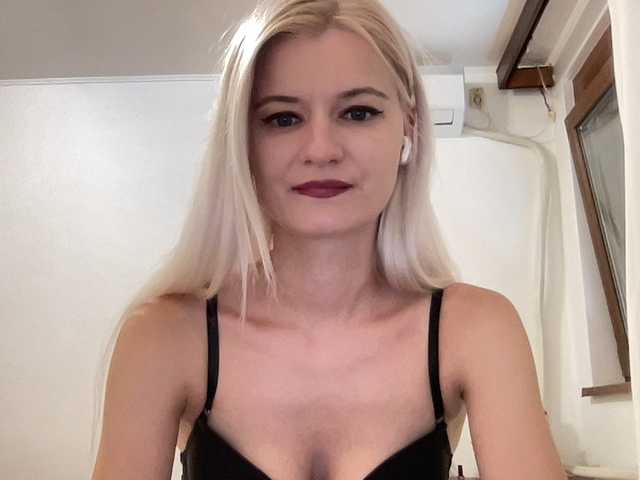 OnikaLove live webcam show
