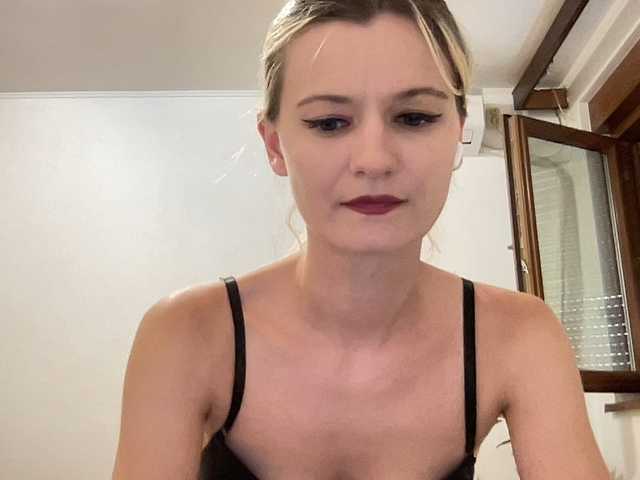 OnikaLove live webcam show