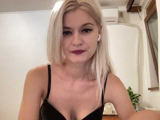 OnikaLove live webcam show