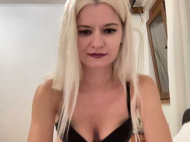 OnikaLove live cam on BongaCams
