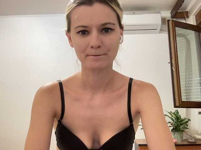 OnikaLove live webcam show