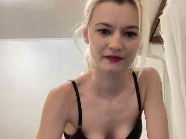 OnikaLove webcam