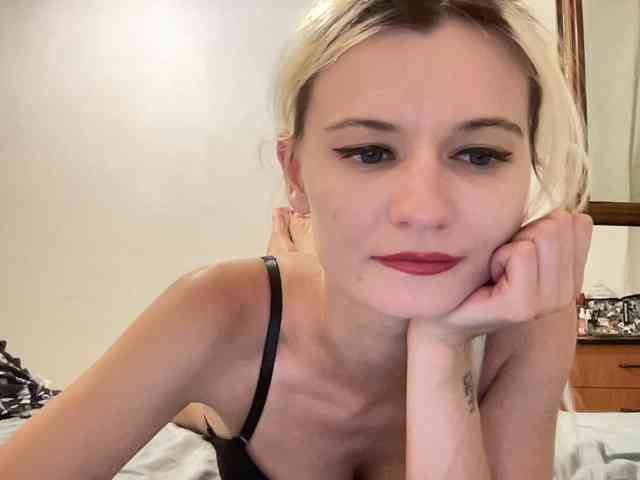 OnikaLove webcam