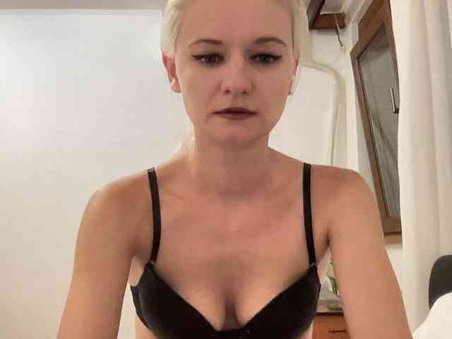 OnikaLove webcam