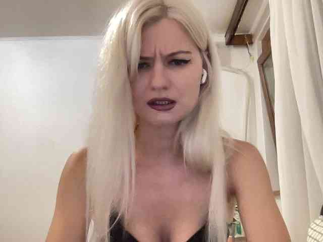 OnikaLove webcam