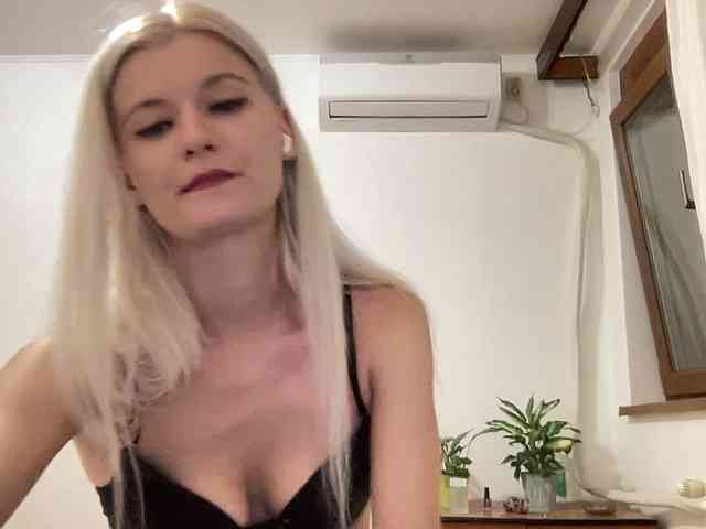 OnikaLove webcam