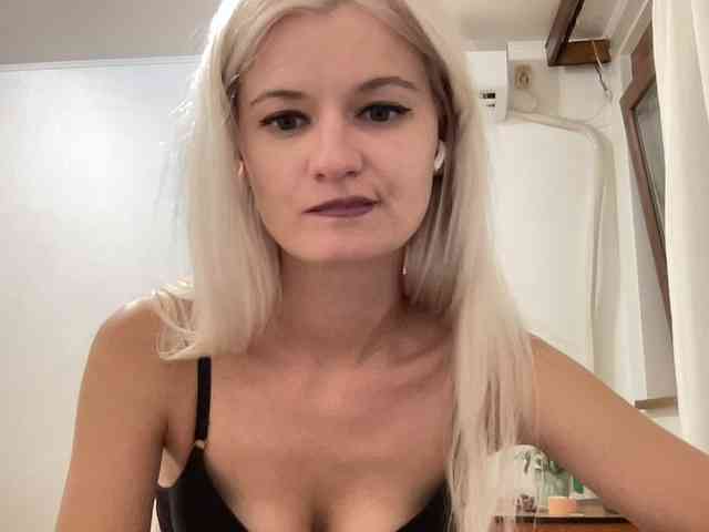 OnikaLove webcam