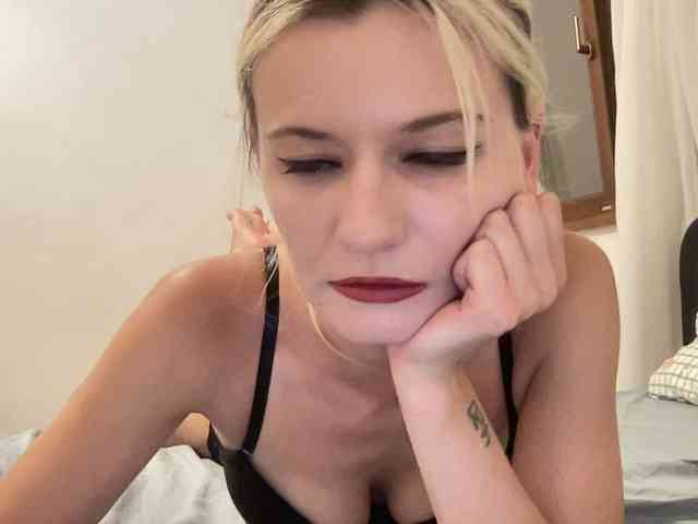 OnikaLove webcam