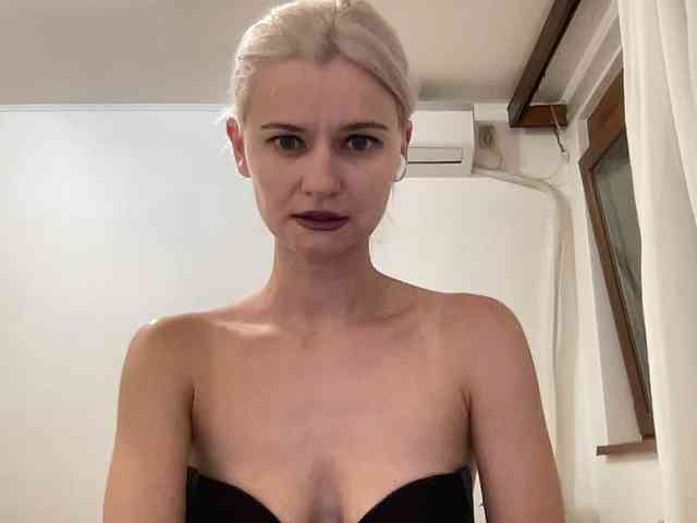 OnikaLove webcam