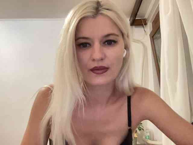 OnikaLove webcam
