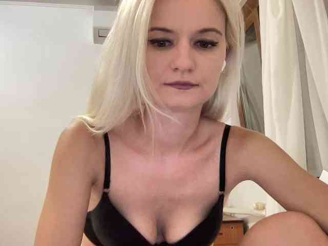 OnikaLove webcam