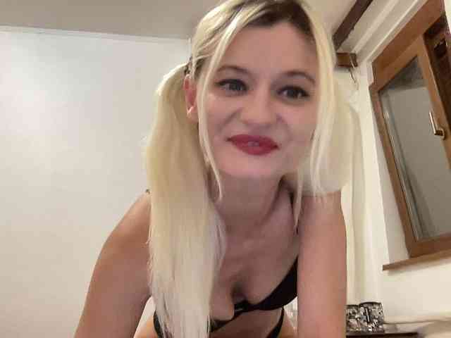 OnikaLove webcam