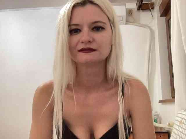 OnikaLove webcam