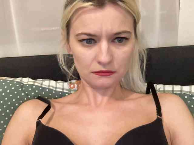 OnikaLove webcam