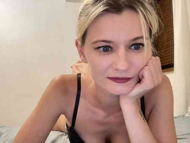 OnikaLove webcam