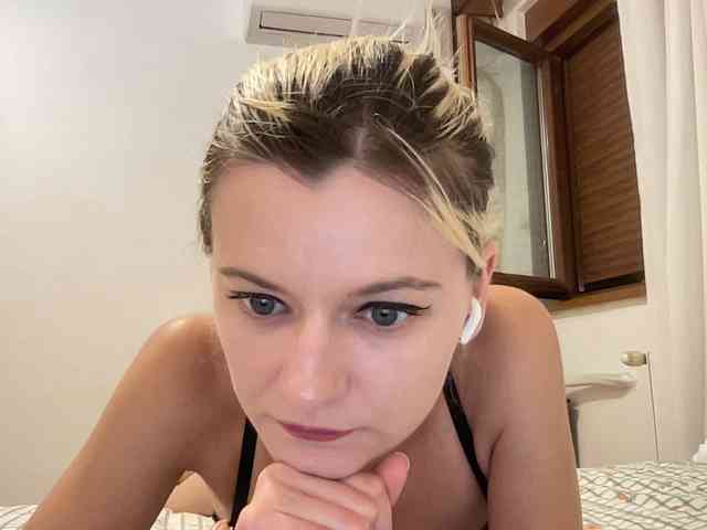 OnikaLove webcam