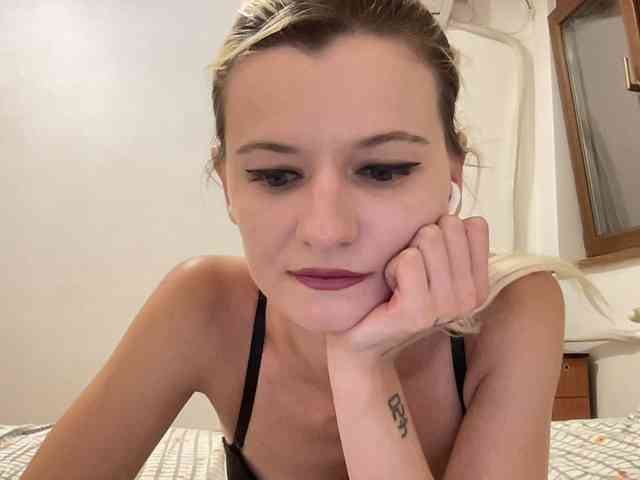 OnikaLove webcam