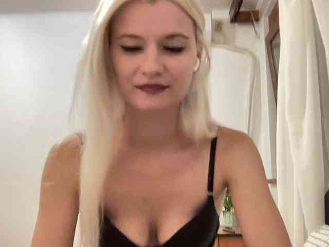 OnikaLove webcam