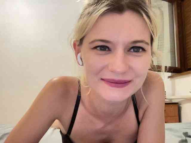 OnikaLove webcam