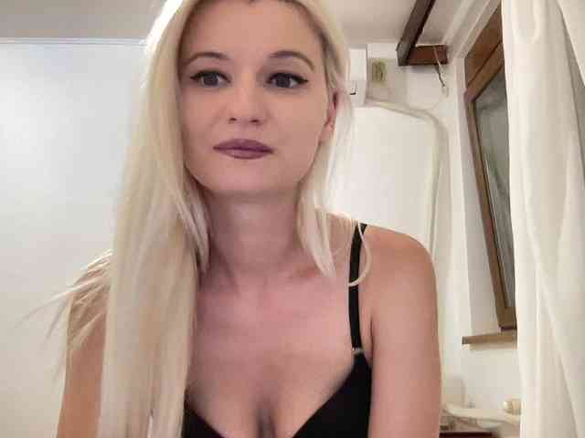 OnikaLove webcam