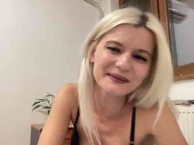 OnikaLove webcam