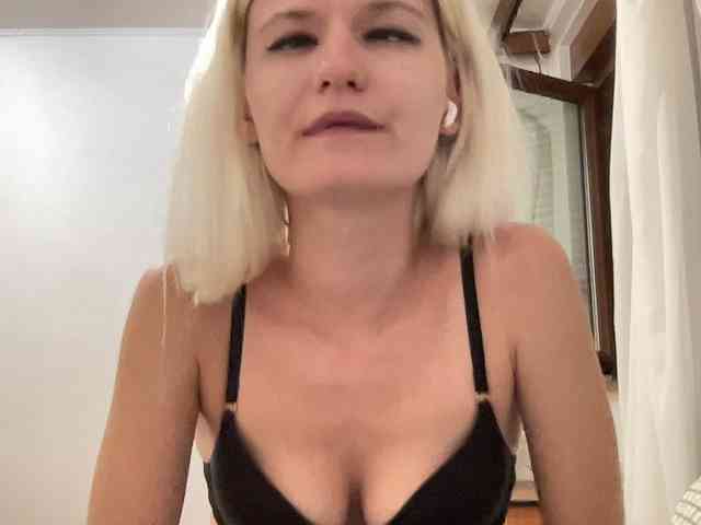 OnikaLove webcam